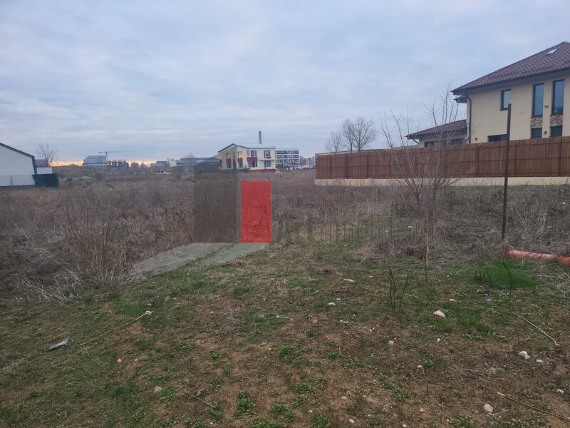 Titan, Parcul Teilor, teren intravilan.